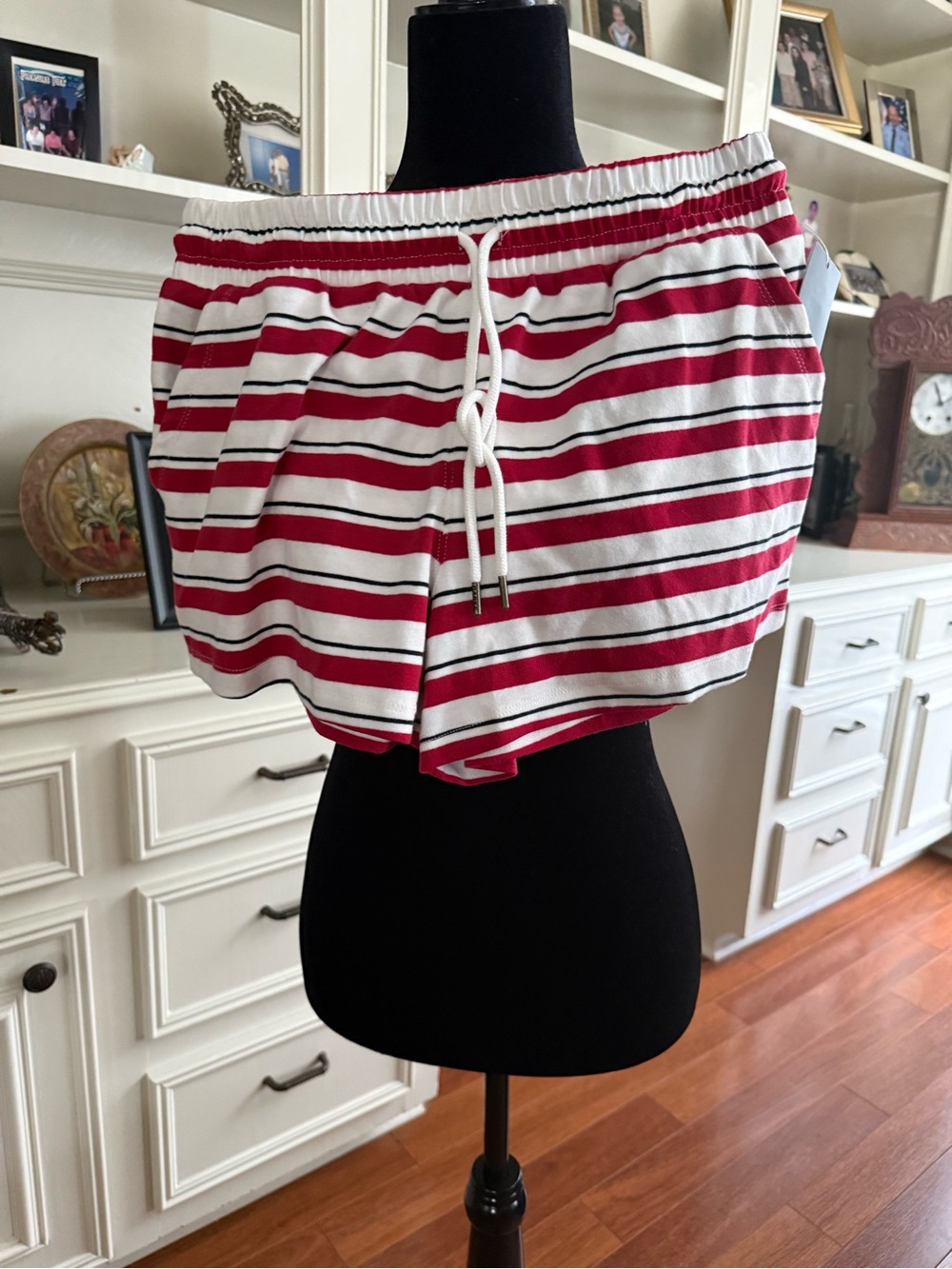 Women’s HIGH RISE Drawstring pull on shorts red / navy STRIPED